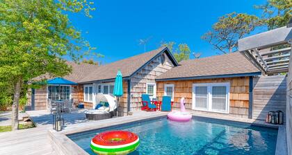 Spacious beach cottage with private pool, hot tub, outdoor area & amazing suite