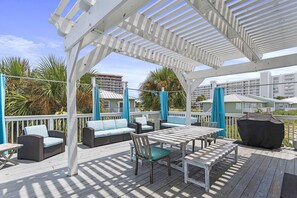 Outdoor dining - Luxury, Pool, Free Sunset Cruise | Castaway Castle (Destin)