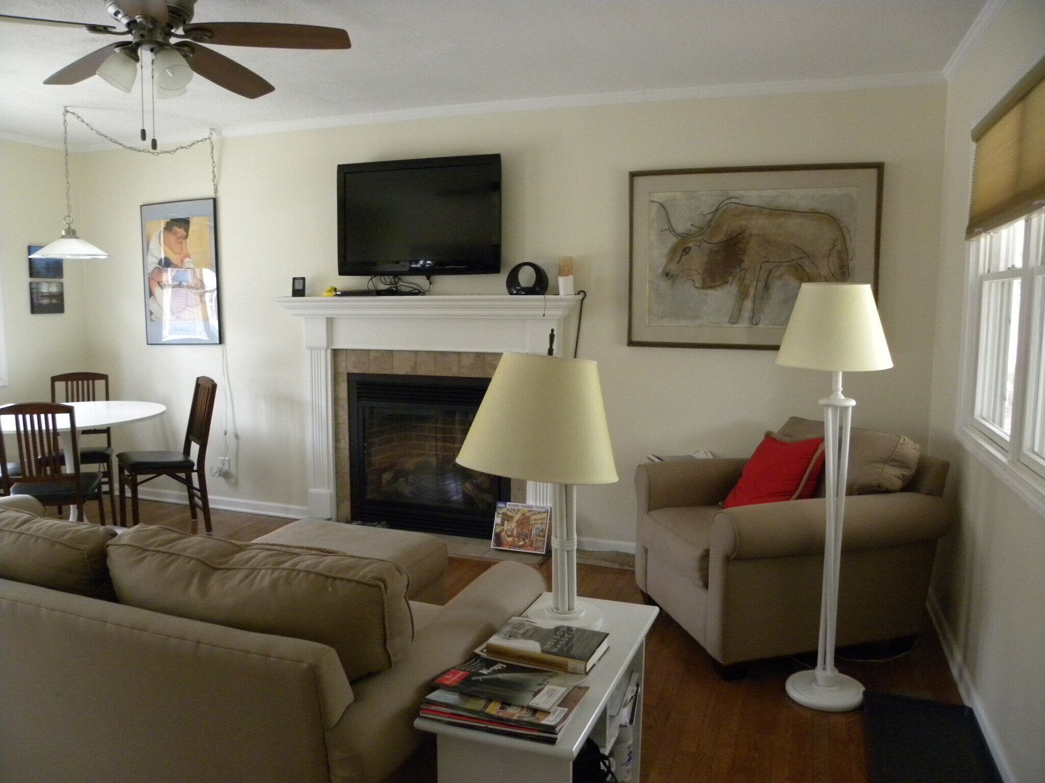 Cozy cottage, just a 15 walk to the beach and pet friendly