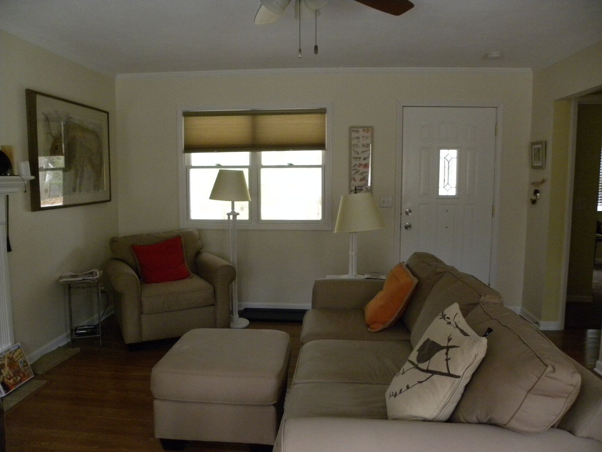 Cozy cottage, just a 15 walk to the beach and pet friendly