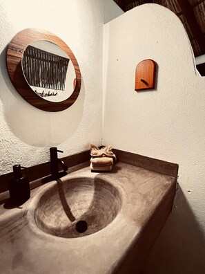Handtücher, Seife, Toilettenpapier