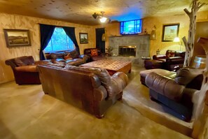 Smart TV, fireplace, DVD player, ping pong