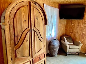 Interior - Waterfall, Pool, Cabana, Party Pavilion, Kayaks, King Beds, Tropical Oasis! (Concan)