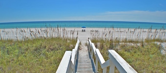 6BR Beach Views and Private Pool, Free Tiki Cruise