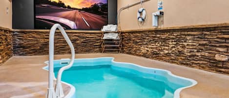 Innenpool, beheizter Pool