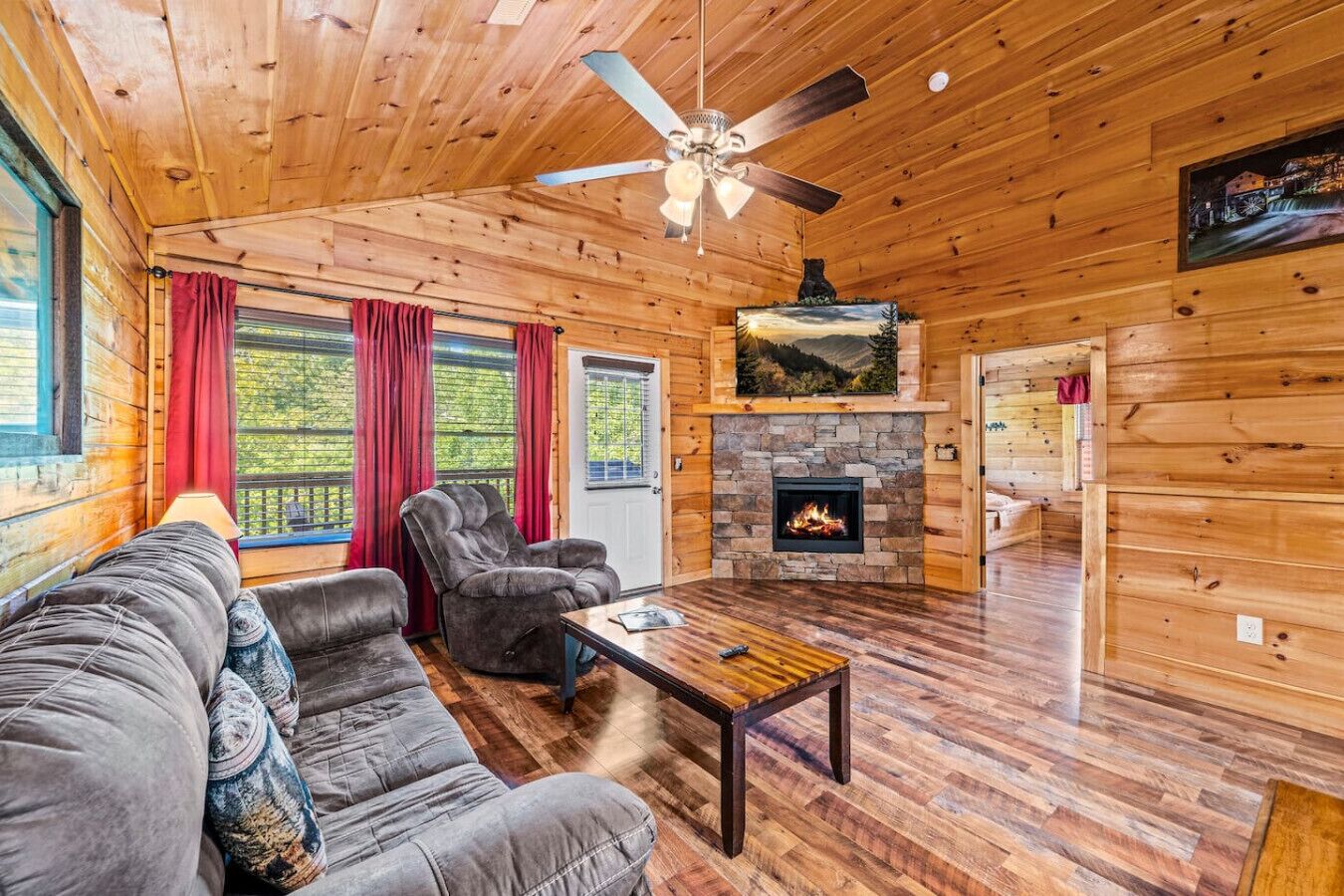 Téléviseur connecté, foyer, jeux vidéo, lecteur de DVD