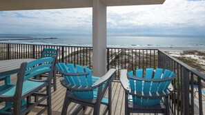 Outdoor dining - SPLASH PAD!!! Bring the FAMILY! - 3 Bedroom GULF FRONT! (Orange Beach)