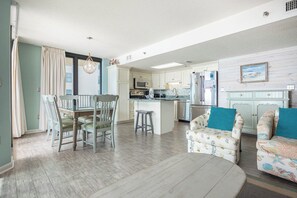 Interior - SPLASH PAD!!! Bring the FAMILY! - 3 Bedroom GULF FRONT! (Orange Beach)