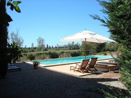 Sur 2 hectares, Mas provençal climatisé dans la Provence idyllique  