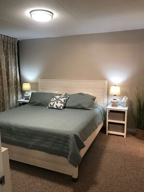 3 makuuhuonetta, silitysrauta/-lauta, vauvan matkasänky, Wi-Fi