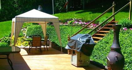 Wiffen Cottage located just a 3 minute walk to the sandy public beach!