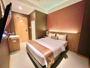 Economy Room, 1 Queen Bed