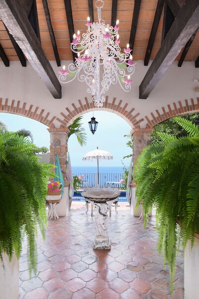 Casa Guacamole: Magical 5 BDRM Open-Air Hacienda with Million Dollar Ocean Views