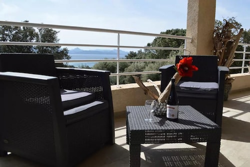 Villa with exceptional view 2 minutes walk from Farinole beach 