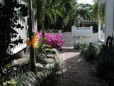 Historic Old Town  Key West Cigarmaker's Cottage - Cigar House, Sleeps 4