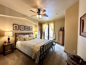 4 bedrooms, in-room safe, desk, iron/ironing board