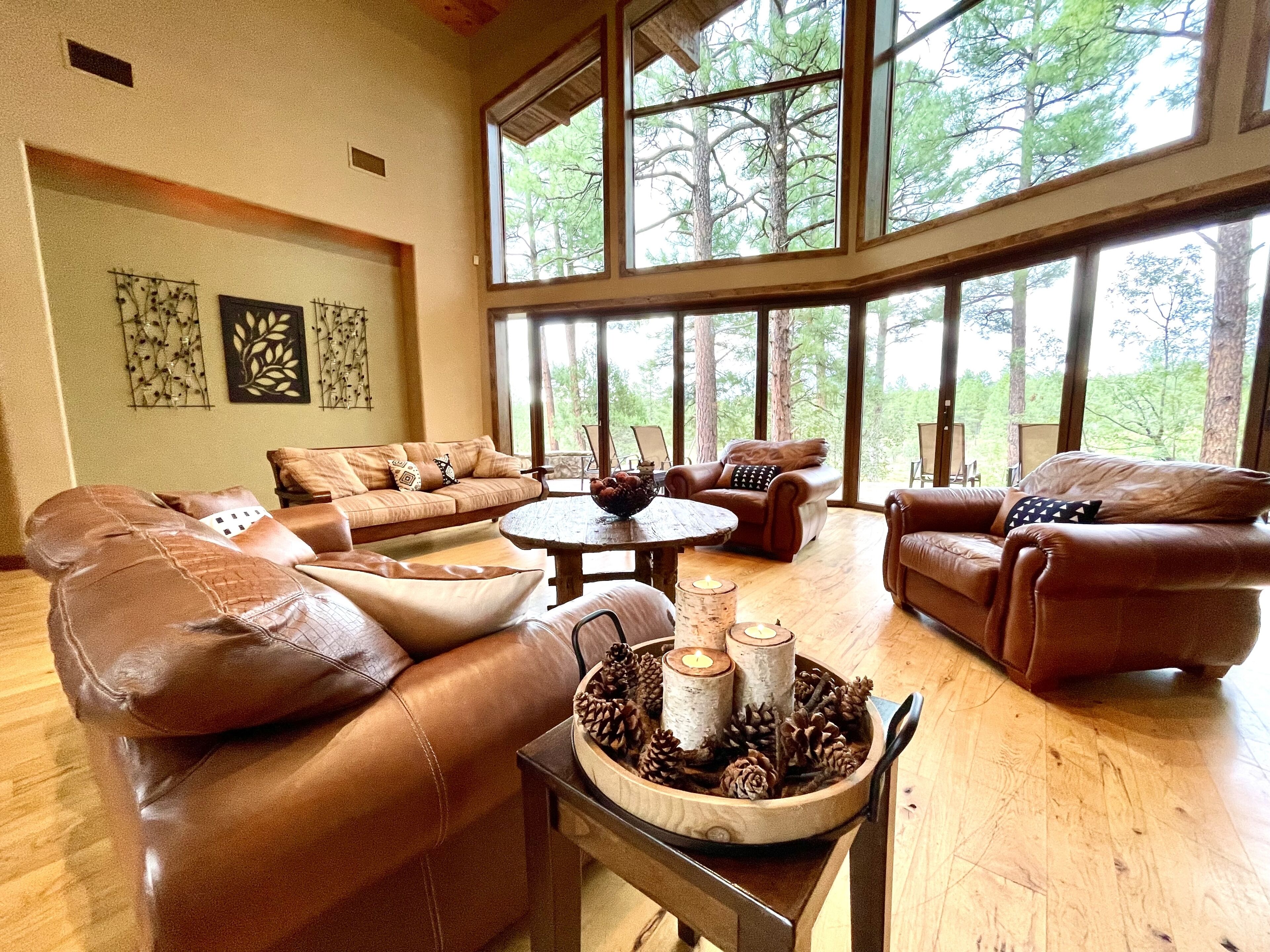 Torreon Luxury Cabin, 4000 Sq Ft on 1st green Golf Course/Creek/ Family friendly