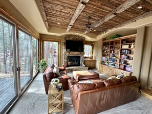 Smart TV, fireplace, table football, books - Torreon 1st green Golf Course/Creek/ Family friendly nearly 4000 sq ft (Show Low)