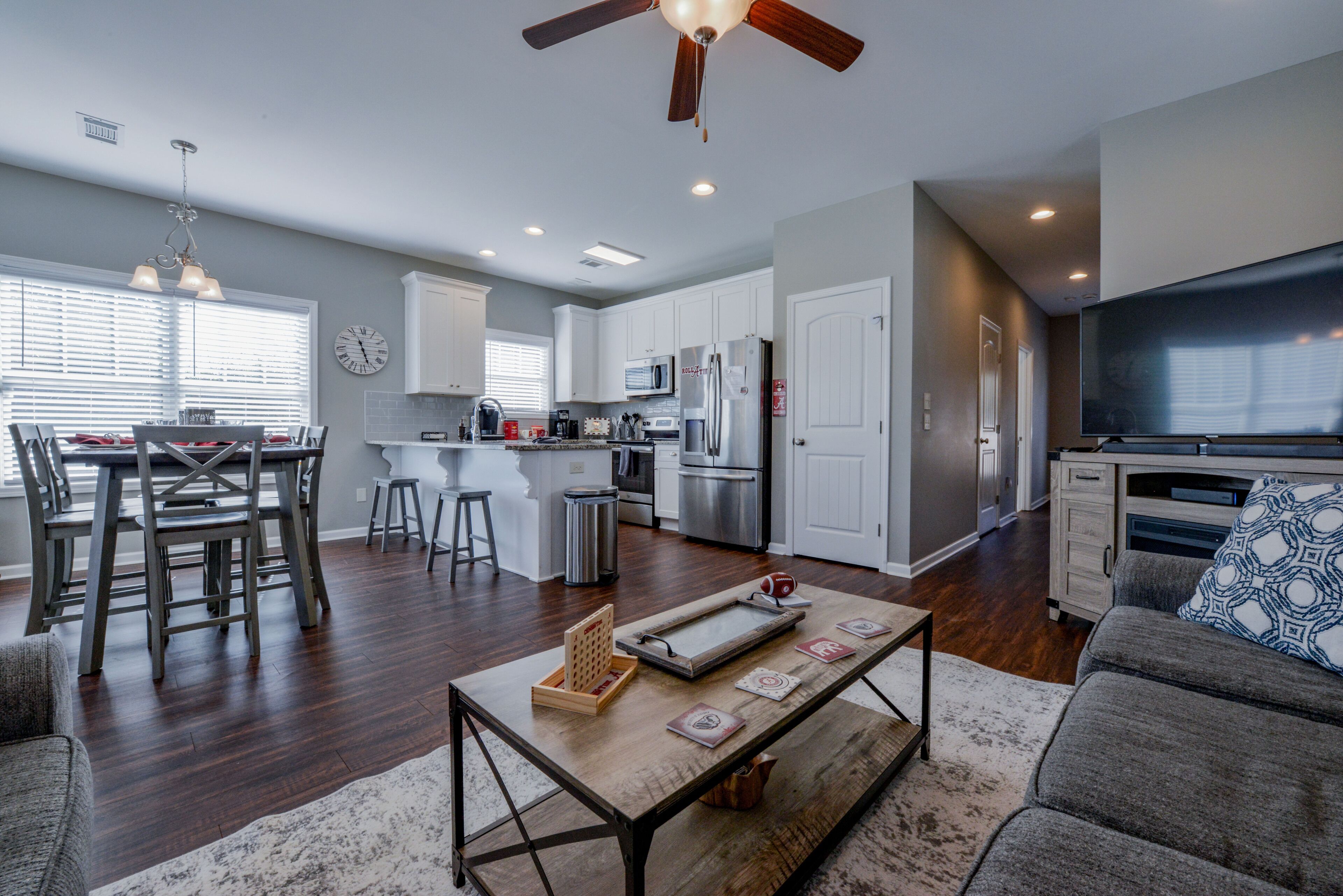 T-Town Cottage - Book for Football season!