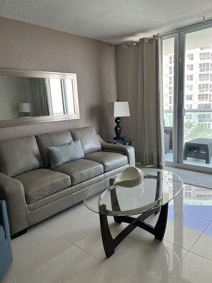 Smart TV, reproductor de DVD y tenis de mesa