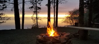 The Coho Cabin is located at the historic fishing town of Pillar Rock.