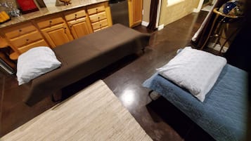 1 bedroom, desk, iron/ironing board, WiFi
