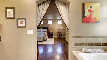 1 bedroom, desk, iron/ironing board, WiFi