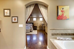 1 bedroom, desk, iron/ironing board, WiFi - Unique & Luxurious Private Suite in Scottsdale- Sedona Suite (Scottsdale)