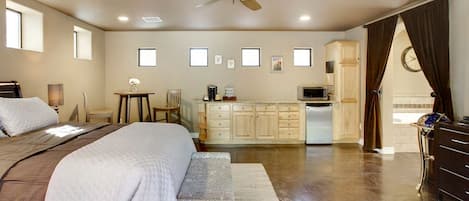 1 chambre, bureau, fer et planche à repasser, Wi-Fi