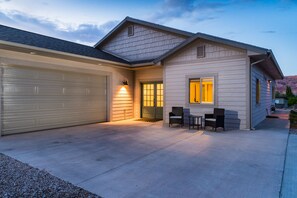 Exterior - Stylish Beauty in Prime Location (Moab)