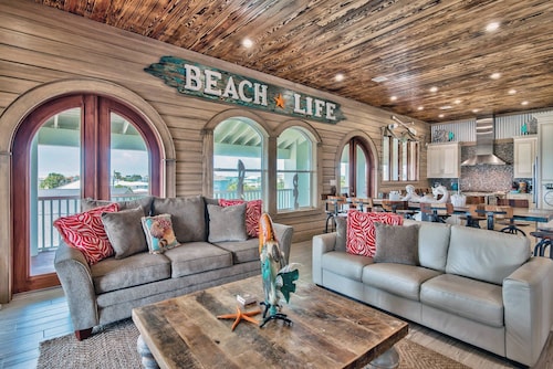 Holiday Isle Mansion with a Pool, Free TIki Cruise