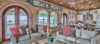 Holiday Isle Mansion with a Pool, Free TIki Cruise