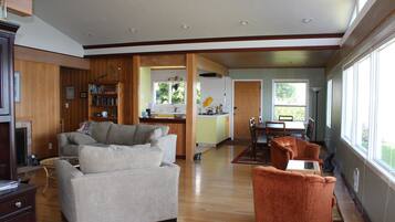 Een televisie en een dvd-speler