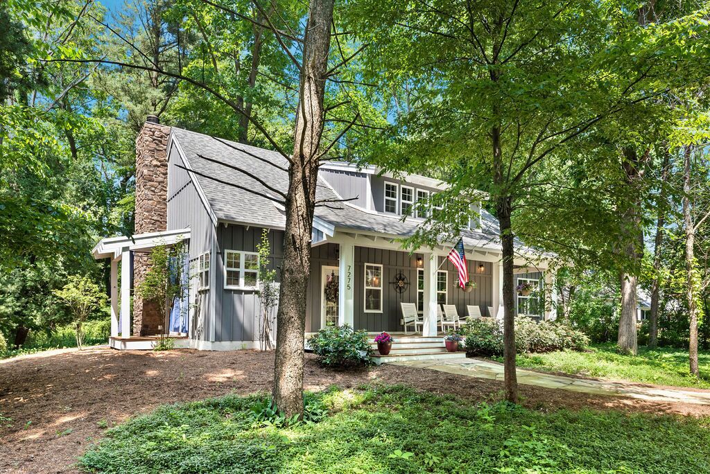 4 BR 4 BA Cottage - Walk to Private BEACH!!!