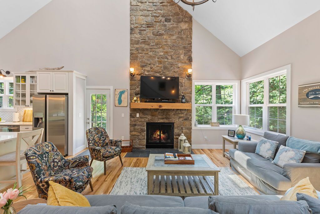 4 BR 4 BA Cottage - Walk to Private BEACH!!!