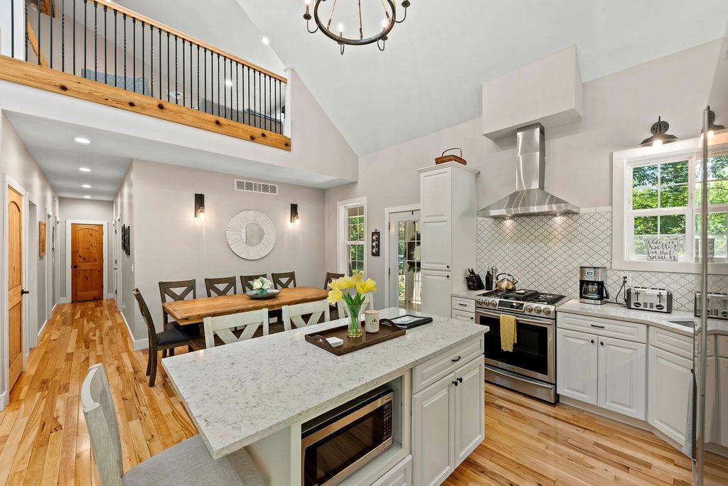 4 BR 4 BA Cottage - Walk to Private BEACH!!!