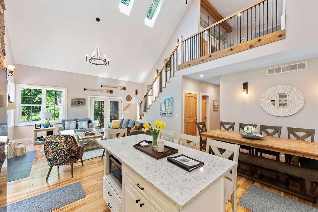 4 BR 4 BA Cottage - Walk to Private BEACH!!!