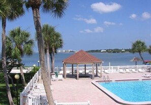 Et oppvarmet basseng