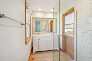 Towels, soap, toilet paper - Cheerio - Oceanfront Escape with Private Pool, Elevator, Hot Tub, & Game Room (Salvo)