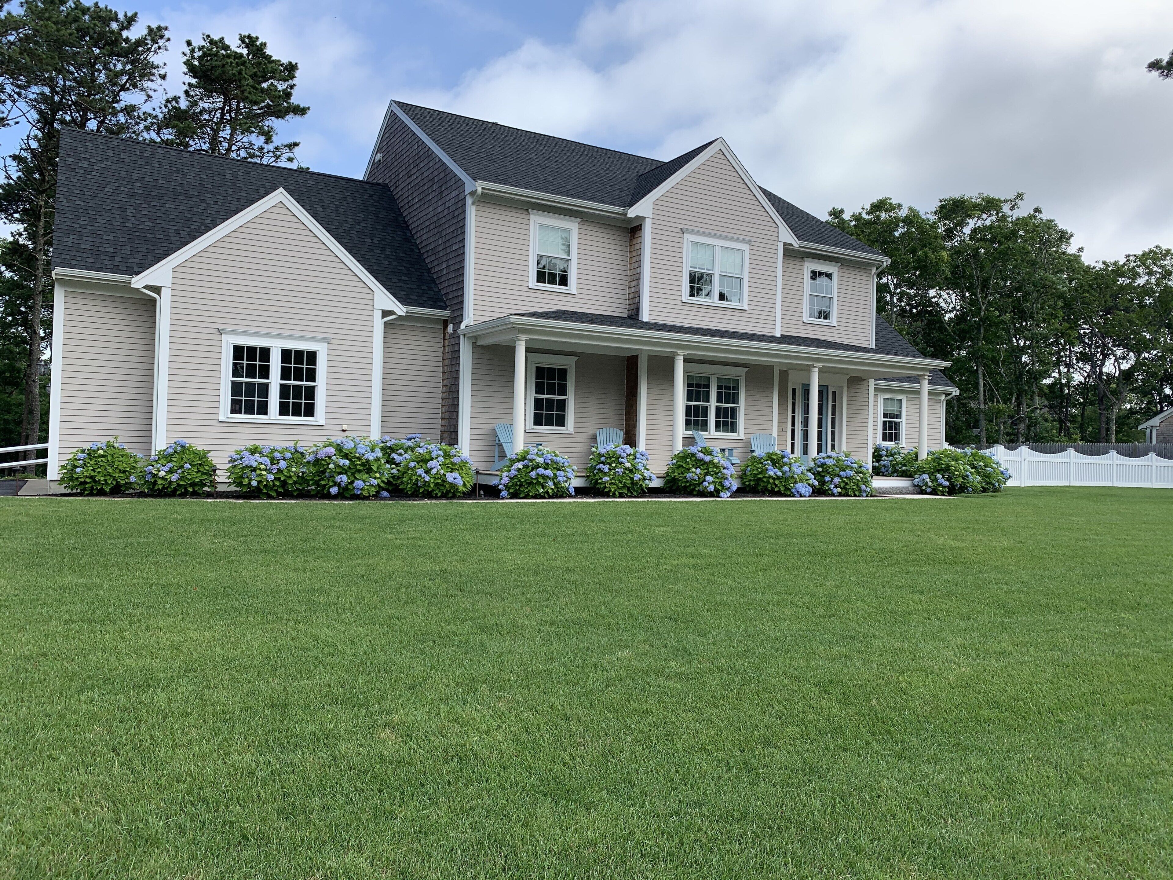 Newly Constructed and Beautifully Decorated 4 Bedroom (2 master) Cape Getaway!