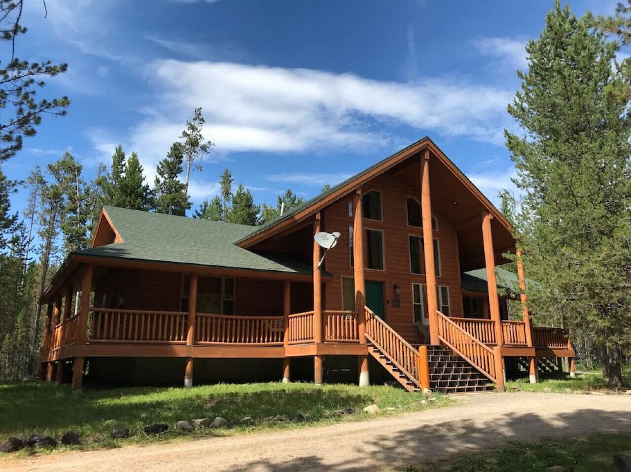 Moose Tracks - Spacious Cabin | Hot Tub | Fire Pit