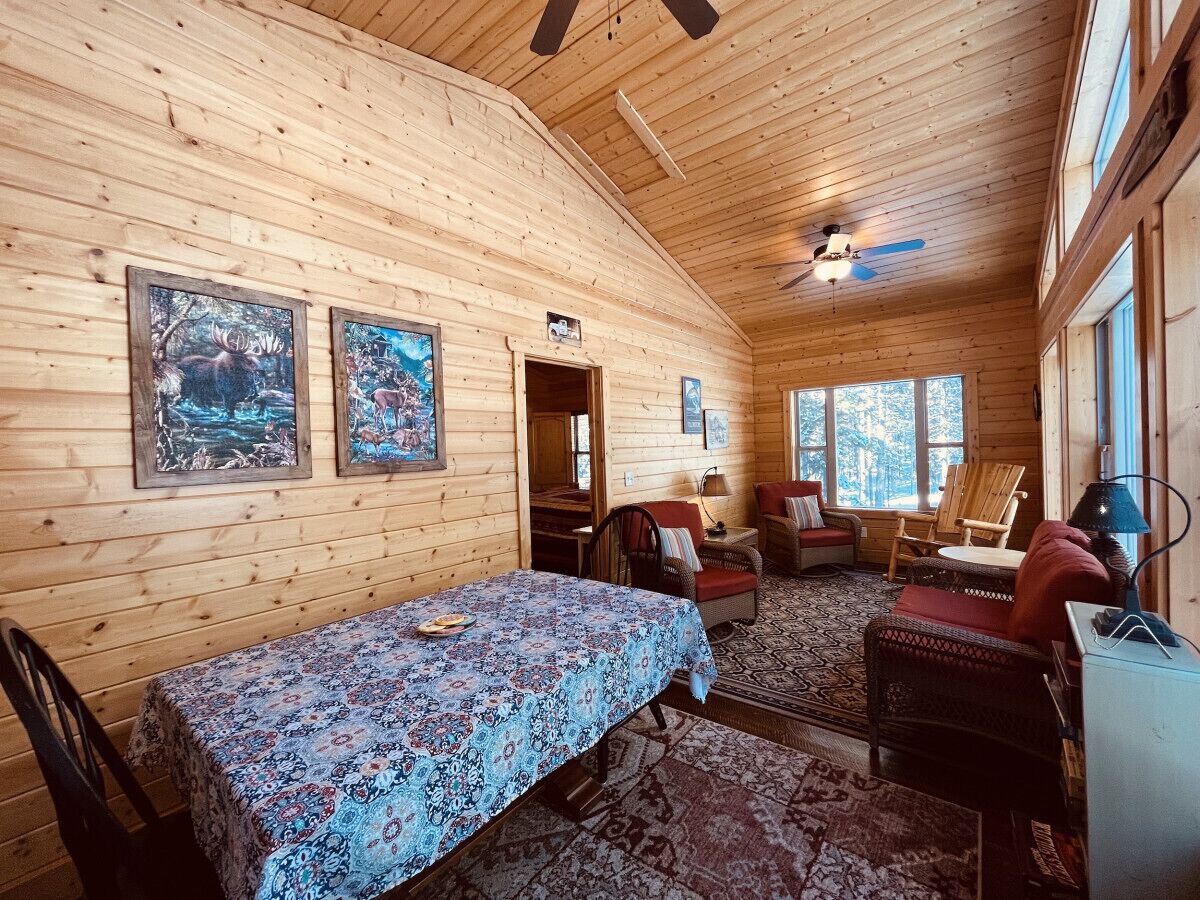 Moose Tracks - Spacious Cabin | Hot Tub | Fire Pit