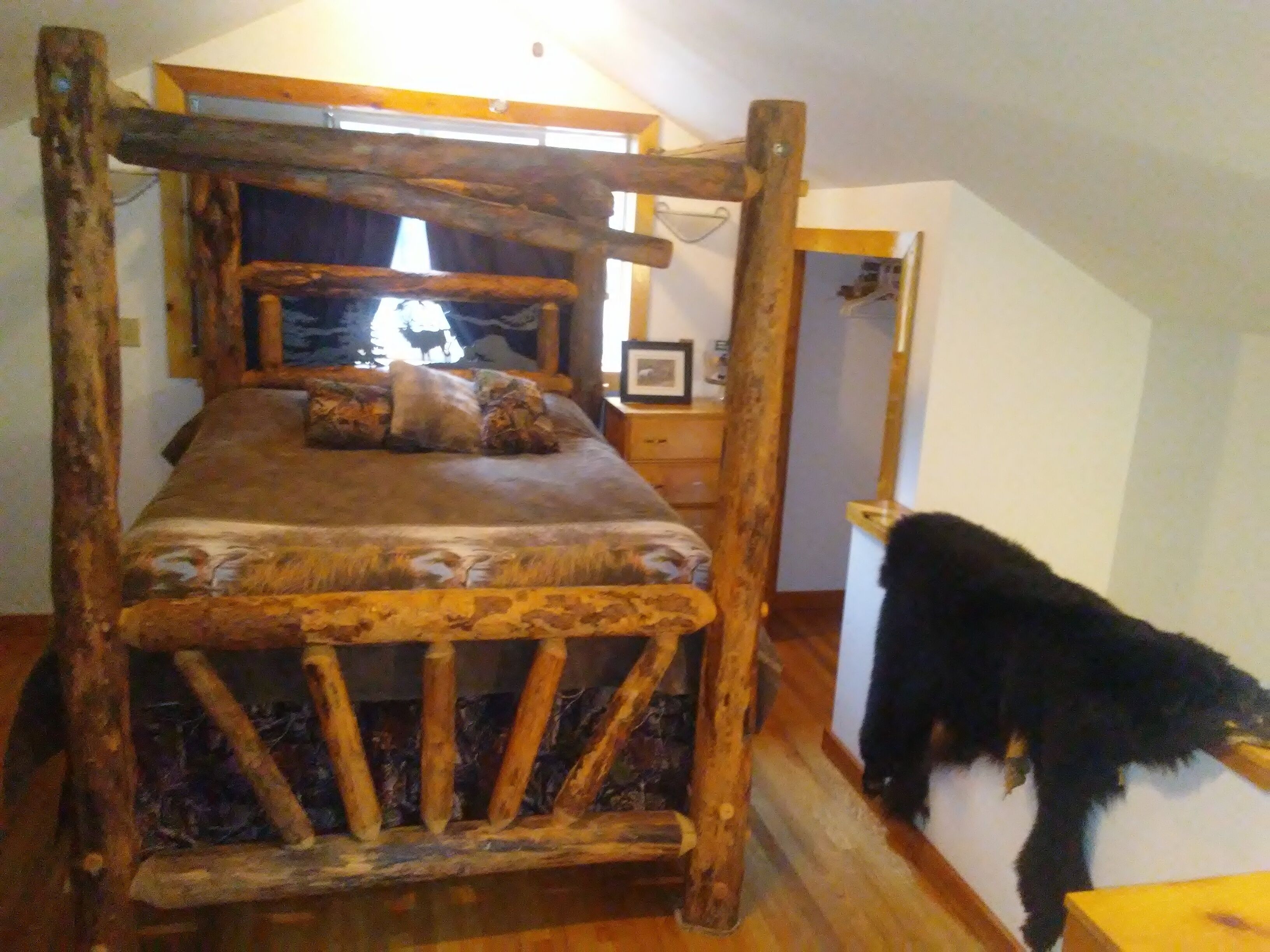 Close to Mt. Rainier.  AC in the summer Wood stove for Emergency heat & cooking.