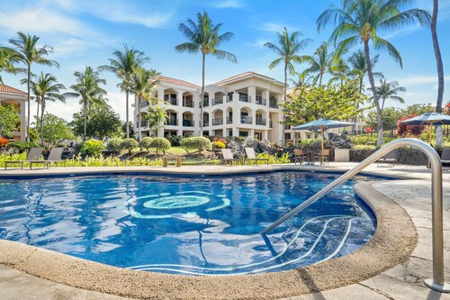 Amazing top-floor condo w/ private lanai, pool, hot tub, tennis court, & gym