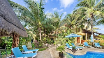 Een verwarmd zwembad