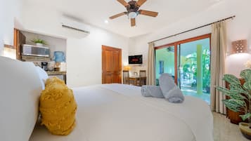 1 slaapkamer, een kluis op de kamer, een strijkplank/strijkijzer, wifi