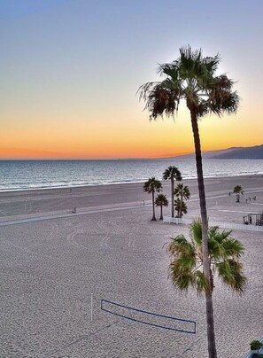 Espreguiçadeiras, toalhas de praia 