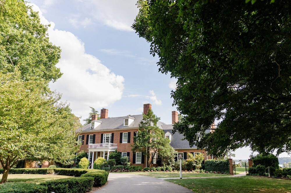 Beautiful Waterfront Estate