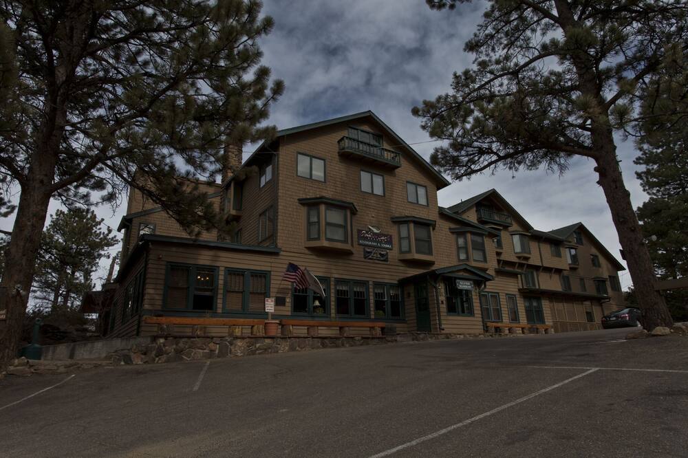 1 BDRM~ HISTORIC CRAGS LODGE~ TRAMWAY IS 5 MIN~ 3 MILES TO MARINA~GREAT LOCATION