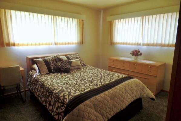 4 bedrooms, desk, iron/ironing board, free WiFi